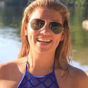 Meet your Posher, Olivia